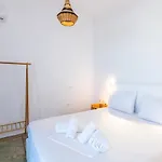 White Lotus Triandaros (Tinos)
